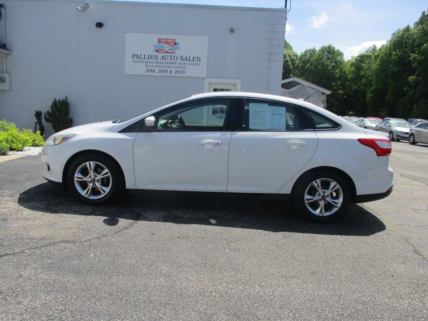 2014 WHITE Ford Focus SE Sedan (1FADP3F28EL) with an 2.0L L4 DOHC 16V engine, located at 540a Delsea Drive, Sewell, NJ, 08080, (856) 589-6888, 39.752560, -75.111206 - Photo#2